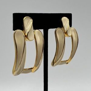 ‘Erwin Pearl’ White & Gold Clip-On Earrings
